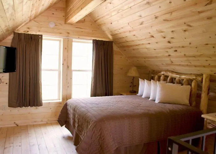 Cabins Of Mackinac & Lodge
