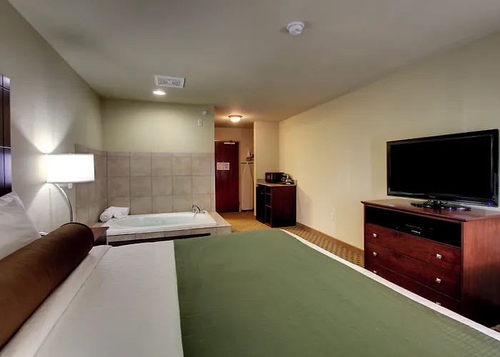 Cobblestone Hotel & Suites - Newton