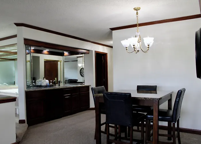 Carlton Lodge Hotel And Suites