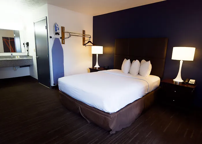 Silverstone Inn North Spokane