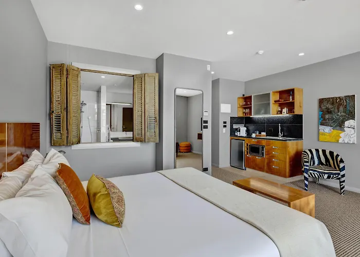 King And Queen Hotel Suites