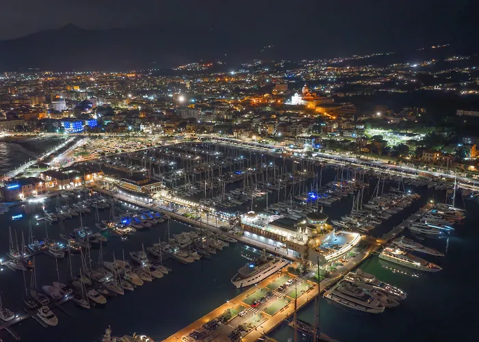 Yacht Club Marina Di Loano | Una Esperienze