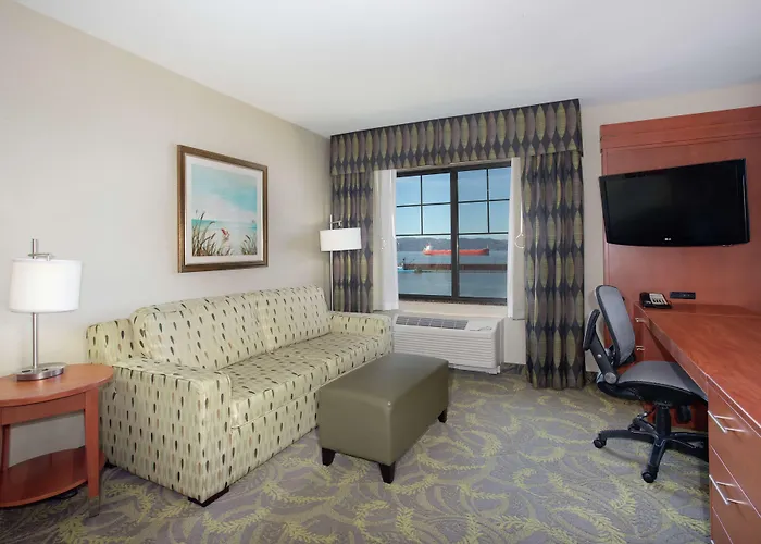 Hampton Inn & Suites Astoria