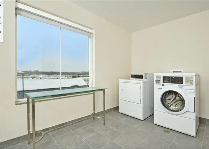 Holiday Inn Express & Suites Utica, Ny