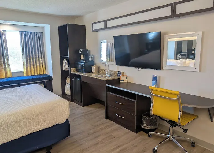 Microtel Inn & Suites By Wyndham Wheeling At The Highlands