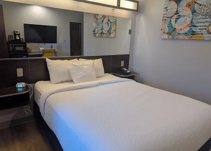 Microtel Inn & Suites By Wyndham Wheeling At The Highlands