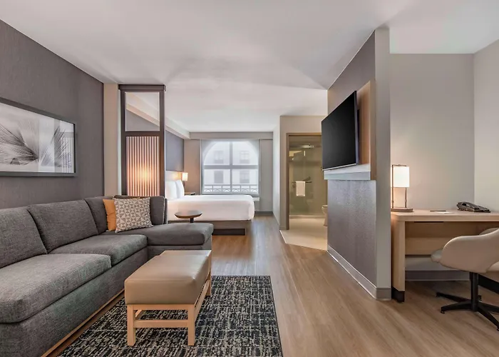 Hyatt Place Riverside Downtown