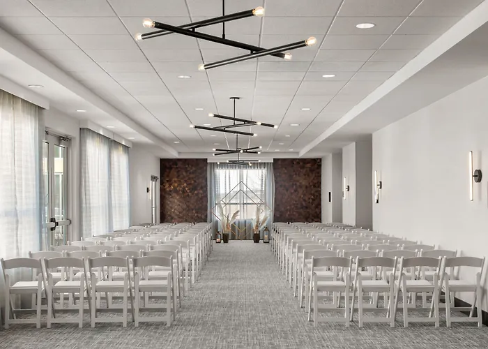 Courtyard Mankato Hotel&Event Center