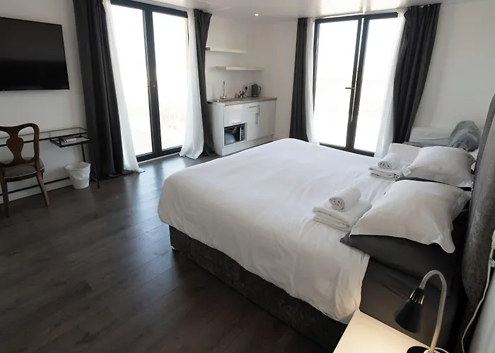 Abbey Point Hotel