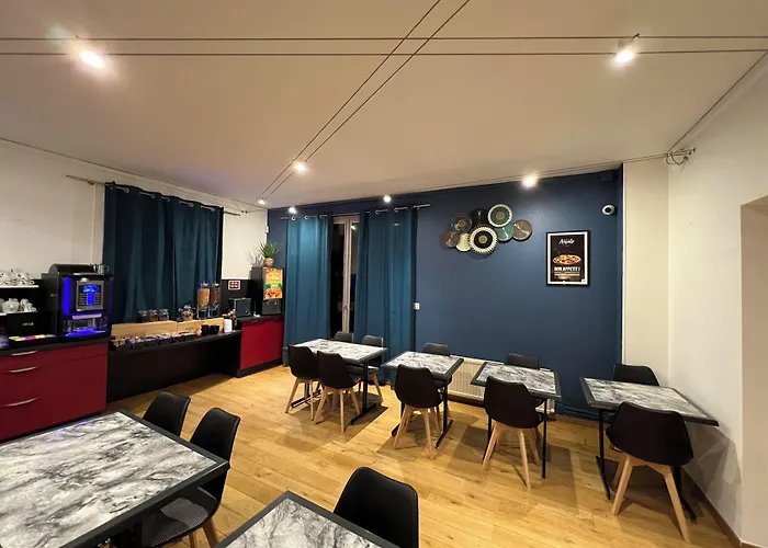 Brit Hotel Du Parc Niort Centre-Parking Gratuit