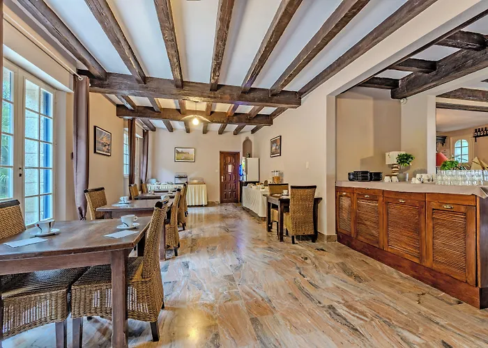 Logis Hotel De La Corniche