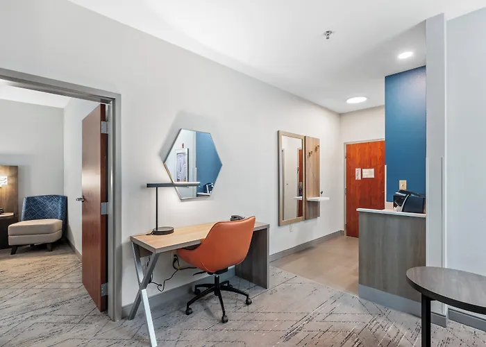 Holiday Inn Express & Suites Maumelle By Ihg