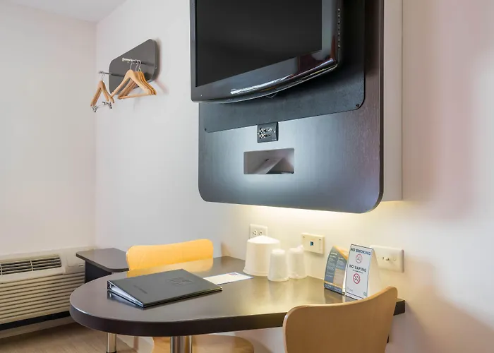 Motel 6-Kingston, On