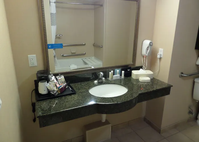 Hampton Inn And Suites Bakersfield / Highway 58