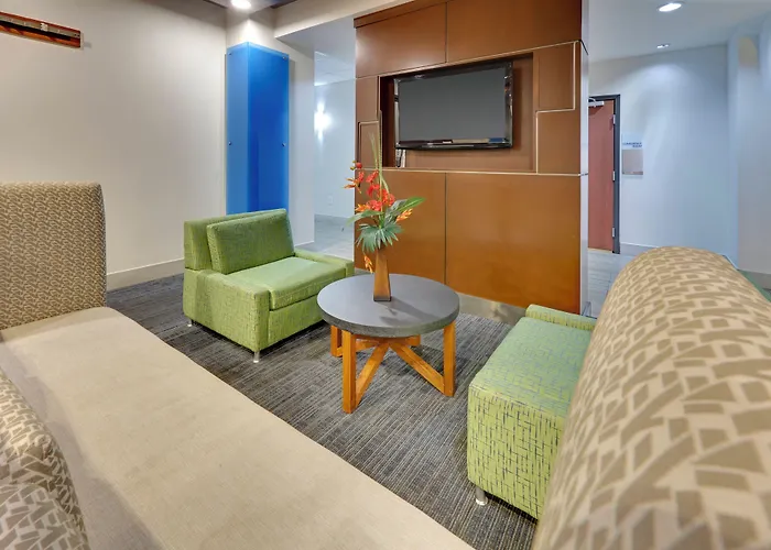 Holiday Inn Express & Suites - Denton North By Ihg