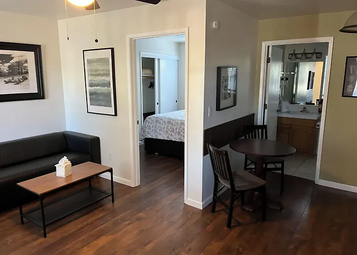 Bide-A-Wee Inn&Cottages