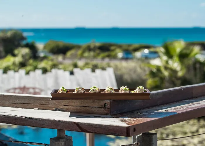 Caves Coastal Bar & Bungalows