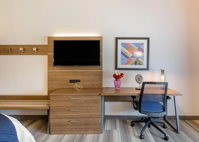 Holiday Inn Express Houston-Alvin By Ihg