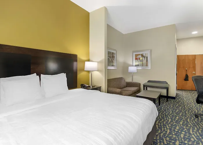 Best Western Plus Brunswick Inn & Suites