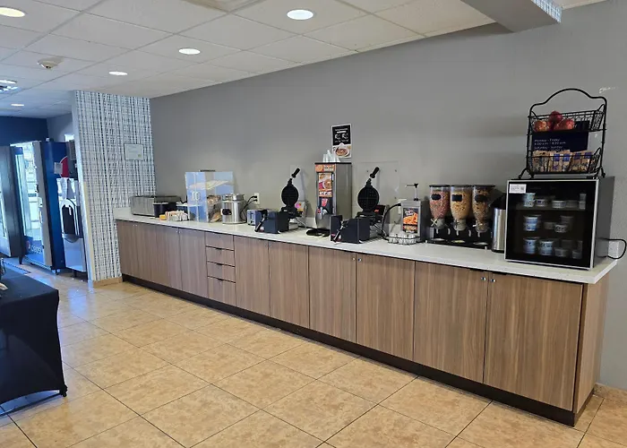 Microtel Inn & Suites By Wyndham Bluffs