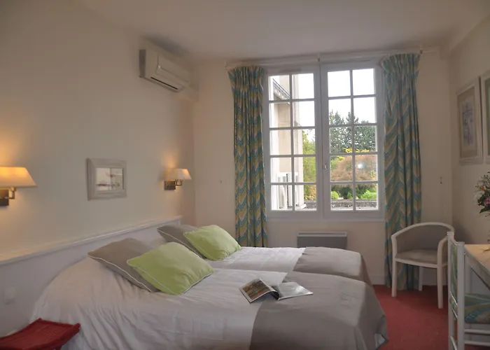 Logis Hotel Auberge Du Centre Chateaux De La Loire