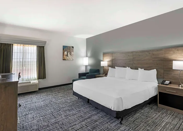 Best Western Plus Midamerica Hotel