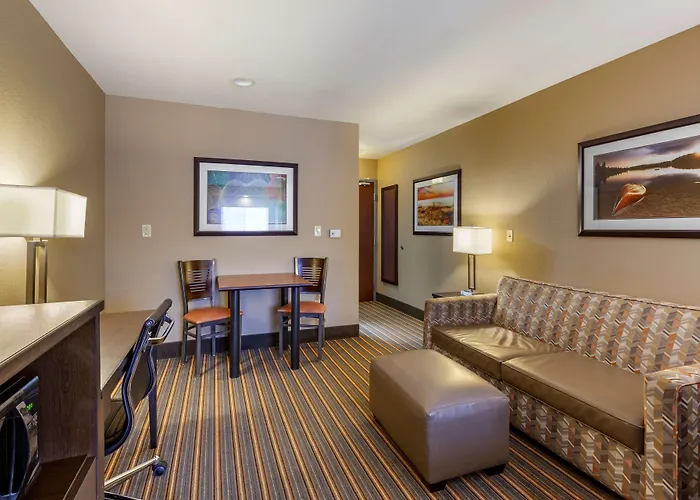 Best Western Plus Woodstock Inn & Suites