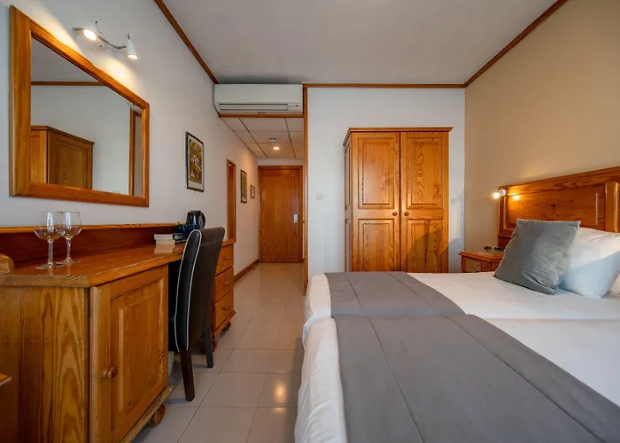 Gillieru Harbour Hotel