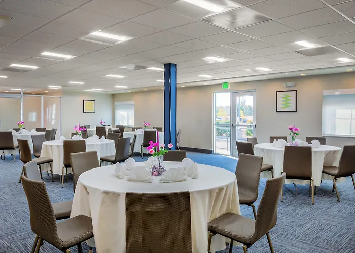 Holiday Inn Express & Suites Oroville Lake By Ihg