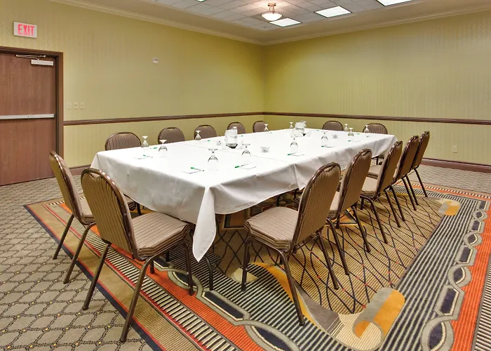 Holiday Inn & Suites Bakersfield By Ihg