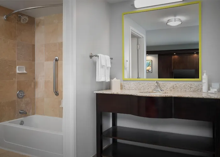 Hampton Inn & Suites Omaha-Downtown