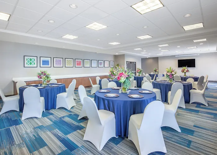 Holiday Inn Express Surprise By Ihg