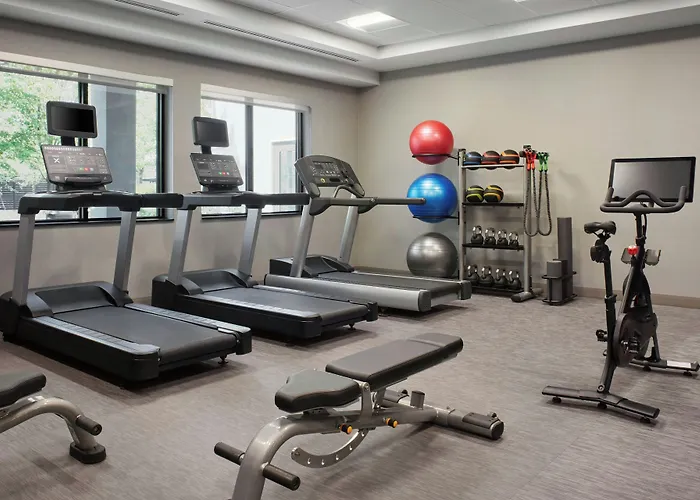 Courtyard By Marriott Hamilton