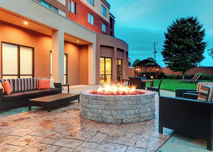 Courtyard By Marriott Anniston Oxford