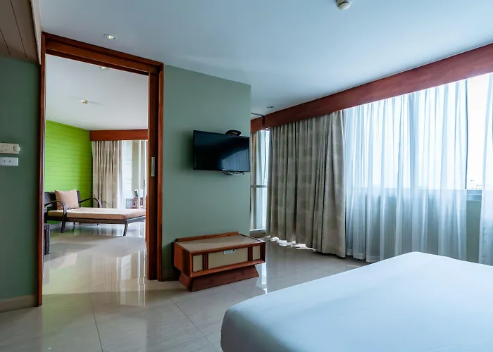 Long Beach Cha-Am Hotel
