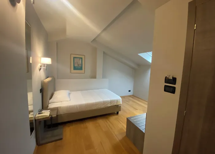 Jet Hotel