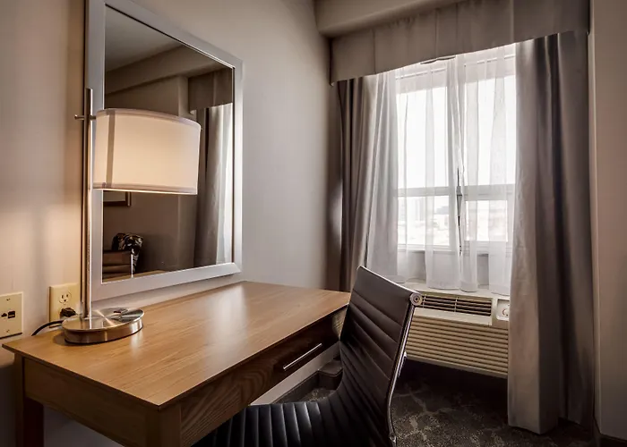 Monte Carlo Inn Vaughan Suites