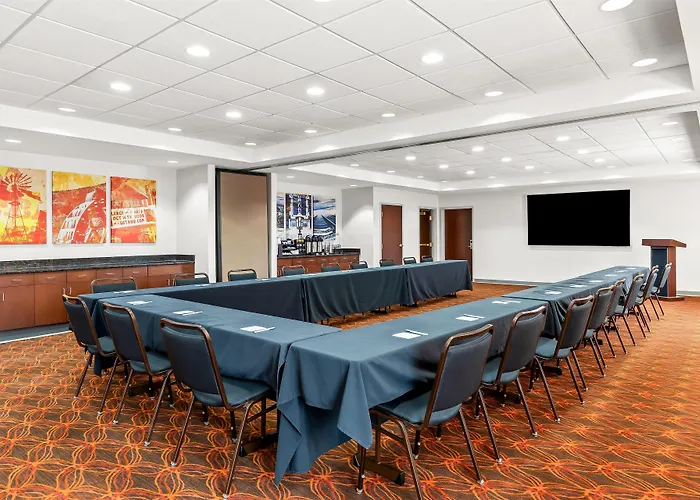 Hampton Inn & Suites Grove City