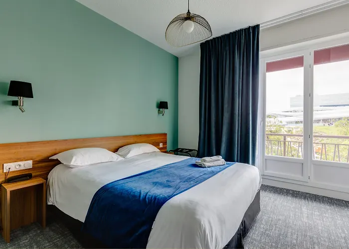 Le Paris Brest Hotel