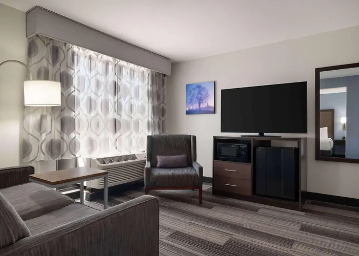 La Quinta Inn & Suites By Wyndham Springfield Airport Rte 66