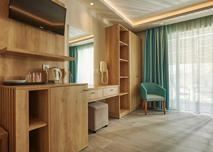 Iniohos Zante Hotel & Suites