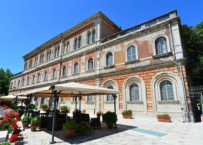 Hotel Iris