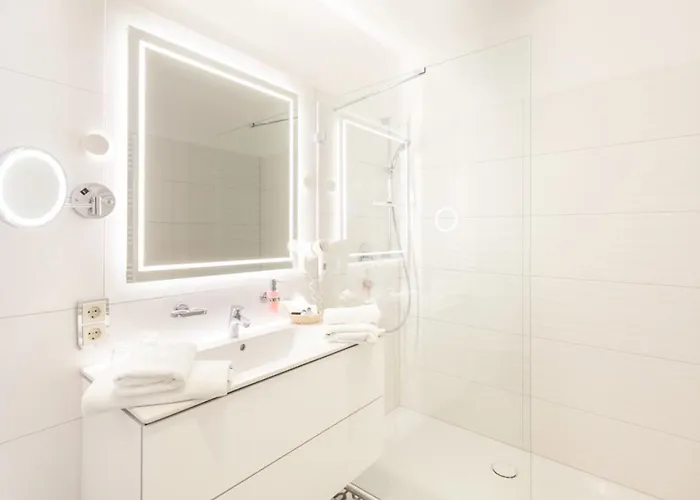 Hotel Vier Jahreszeiten Binz (Adults Only)