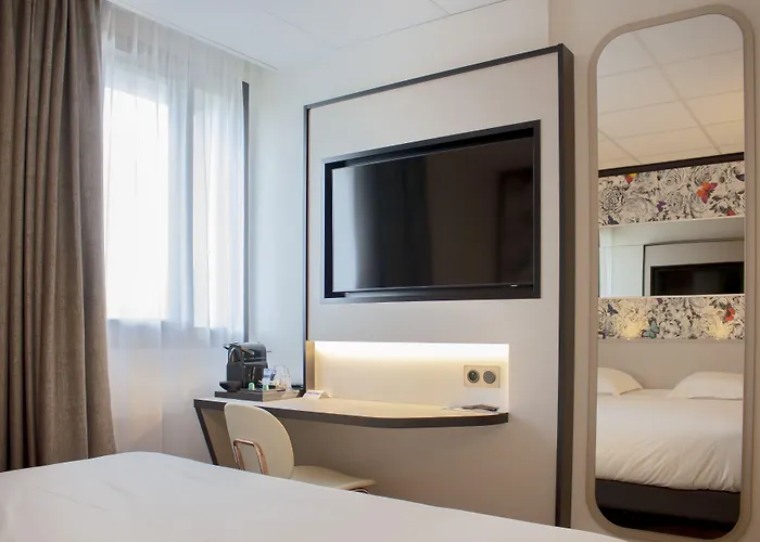 Brit Hotel Nantes La Beaujoire - L'Amandine