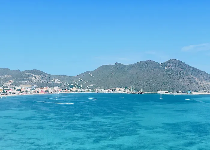 Holland House Beach Hotel