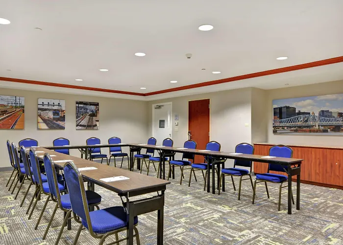 Hampton Inn & Suites Newark-Harrison-Riverwalk
