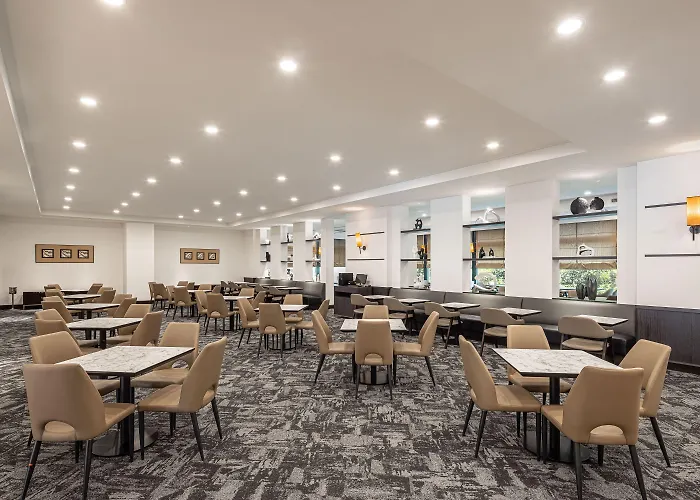 Lakeshore Hotel Metropolis