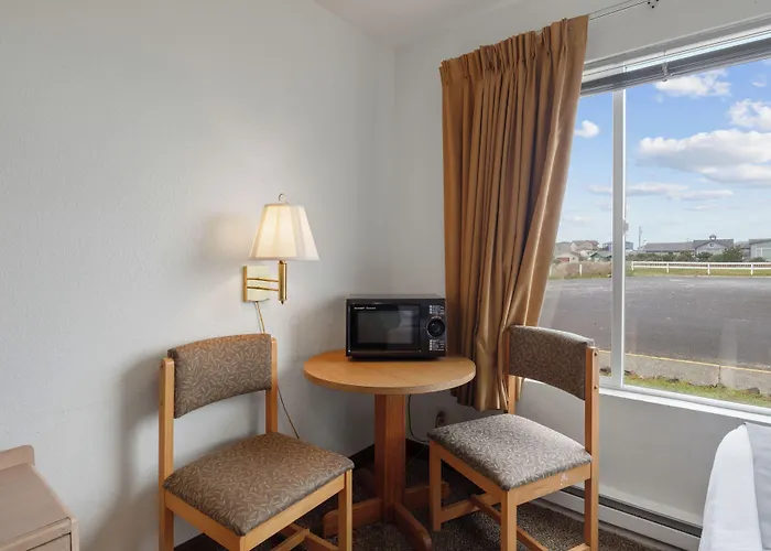Waldport Bayfront Hotel & Restaurant
