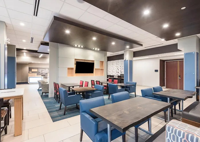 Holiday Inn Express Hotel & Suites Milton By Ihg