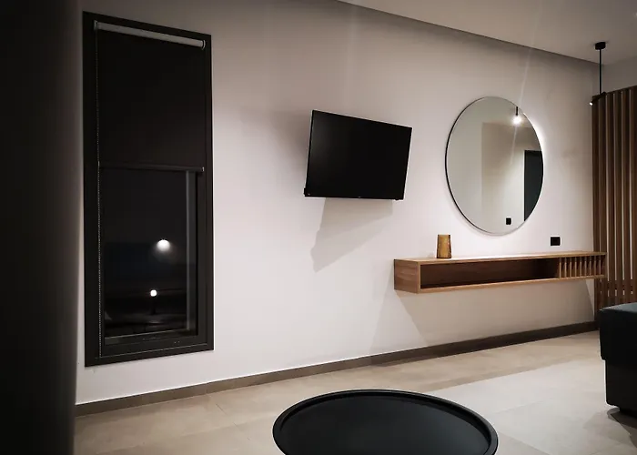 Zoes Hotel & Suites